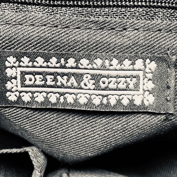 DEENA & OZZY Black Python Clutch & Wristlet - Picture 6 of 7